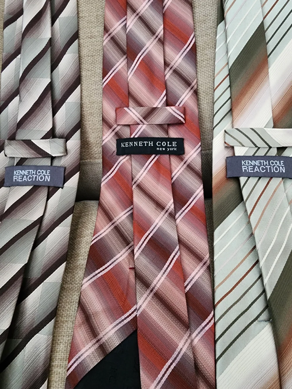 Kenneth Cole Reaction Men's Red Plaid Tie - Classic Stripe Design